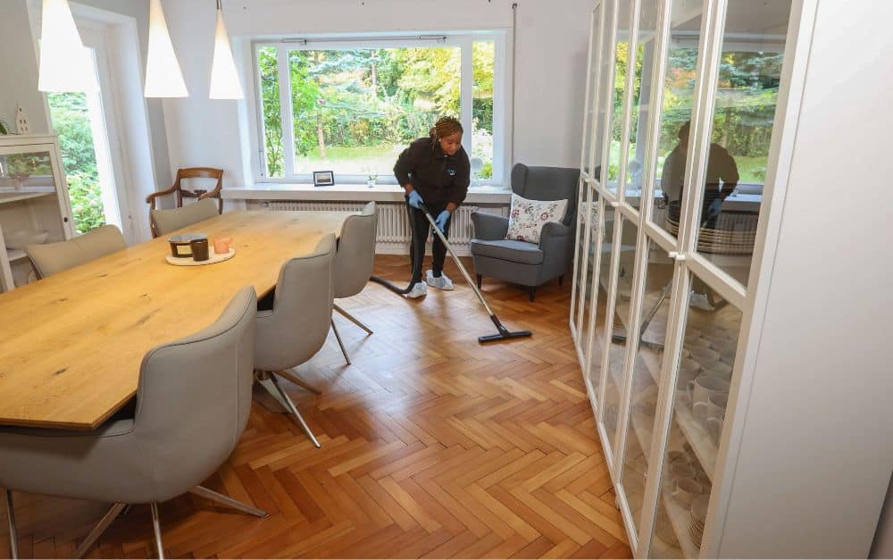 Professionalität trifft Persönlichkeit: Wie Clean & Easy in Oberhavel neue Standards in der Gebäudereinigung setzt